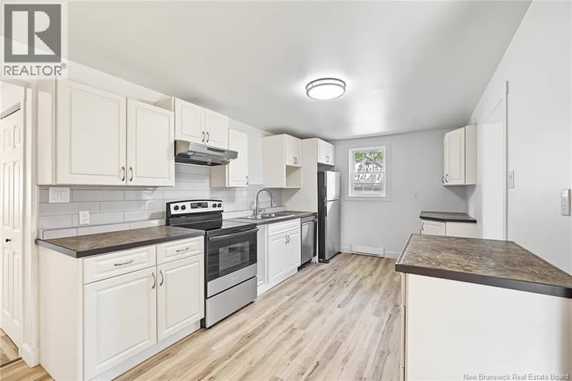 121 Charlotte Street — photo 18 of 40
