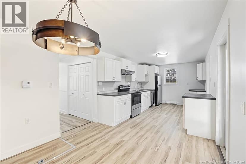 121 Charlotte Street — photo 15 of 40