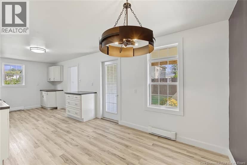 121 Charlotte Street — photo 16 of 40
