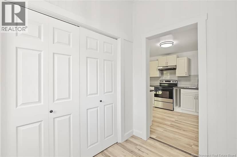 121 Charlotte Street — photo 23 of 40