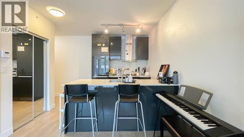 80X 1283 HOWE STREET, Vancouver, photo 2