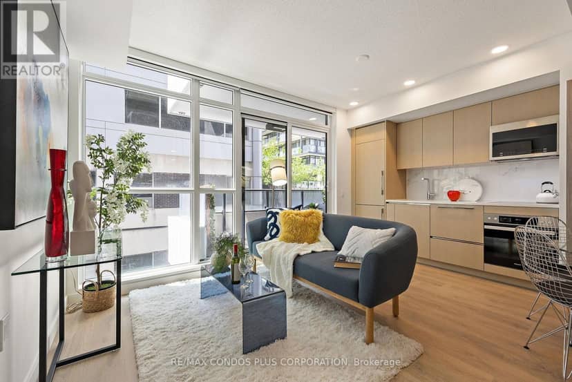 810 - 38 Widmer Street — photo 2 of 9