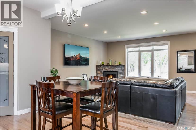 1412 Main STREET — photo 7 of 39