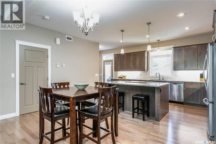 1412 Main STREET — photo 8 of 39
