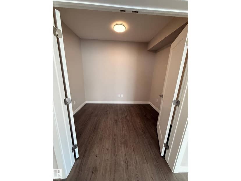#306 560 Griesbach Parade Pr NW — photo 12 of 26