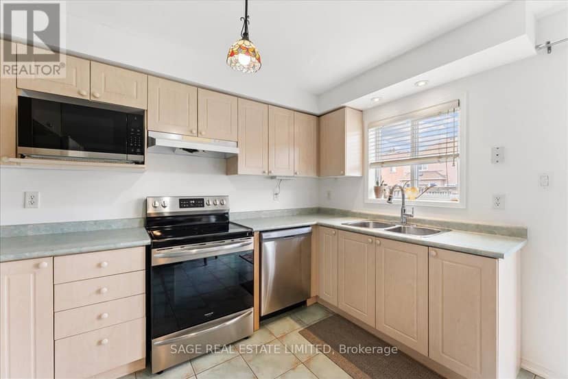 34 McSweeney Crescent — photo 13 of 38