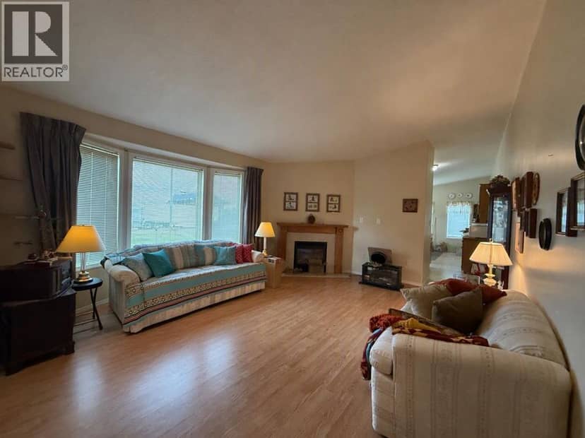 92 Peace River Avenue, Joussard, photo 8