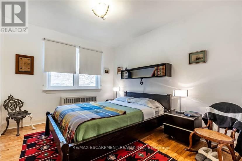 13 McMaster Avenue — photo 26 of 40