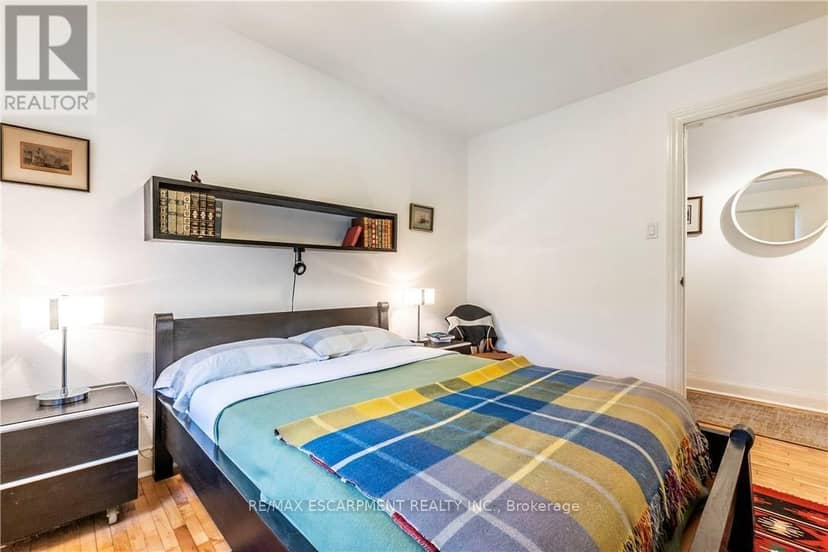 13 McMaster Avenue — photo 28 of 40