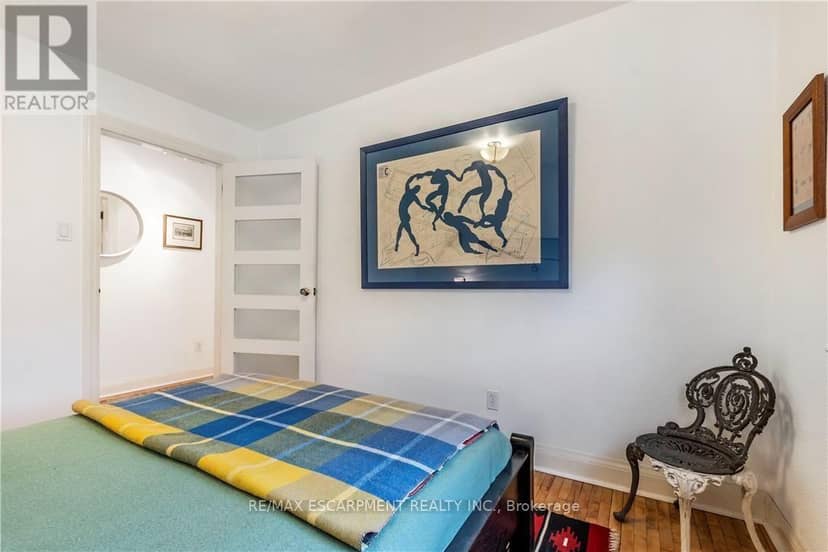 13 McMaster Avenue — photo 29 of 40