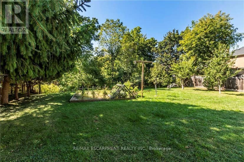 13 McMaster Avenue — photo 36 of 40