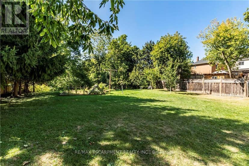 13 McMaster Avenue — photo 37 of 40