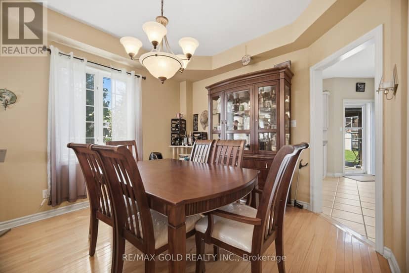 2 Sprucewood Crescent — photo 10 of 40