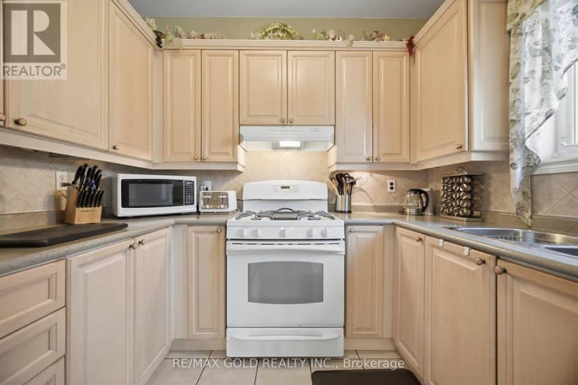 2 Sprucewood Crescent — photo 14 of 40