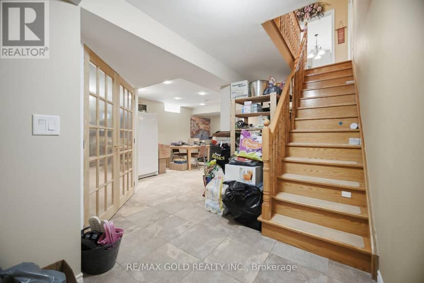 2 Sprucewood Crescent — photo 34 of 40