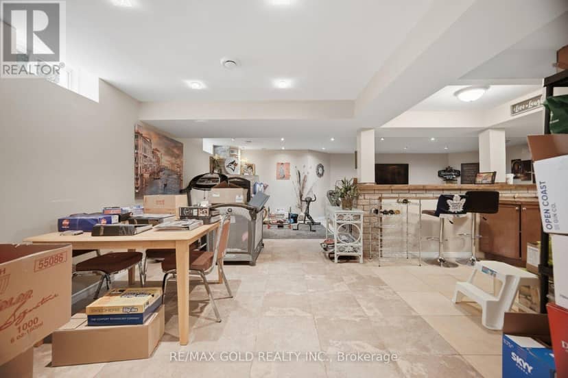 2 Sprucewood Crescent — photo 36 of 40