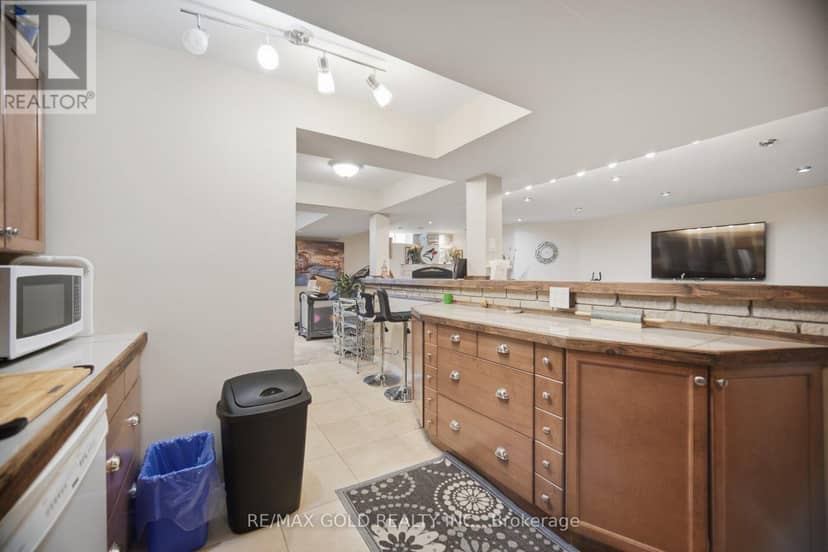 2 Sprucewood Crescent — photo 38 of 40