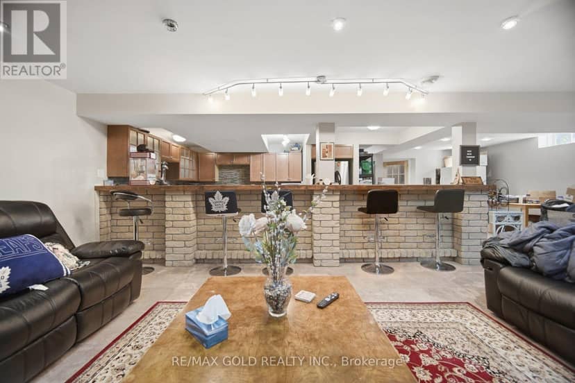 2 Sprucewood Crescent — photo 40 of 40
