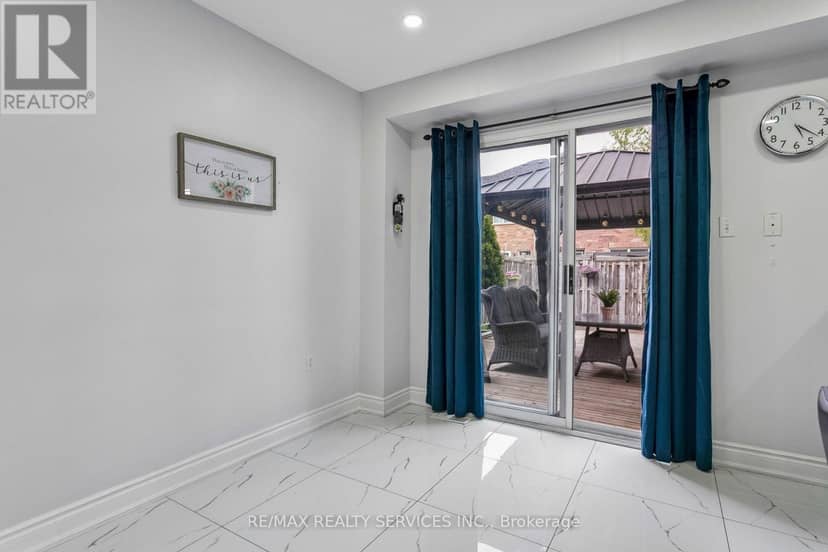 276 Fitzgerald Crescent — photo 10 of 40