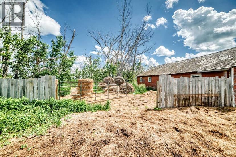 225074 Highway 561, Rural Wheatland County, photo 7