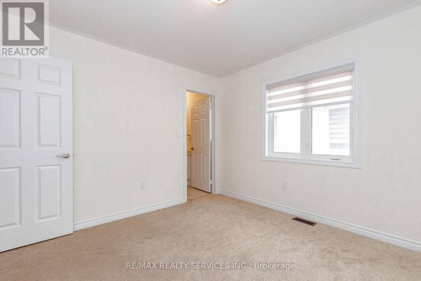 37 Royal Fern Crescent — photo 29 of 40