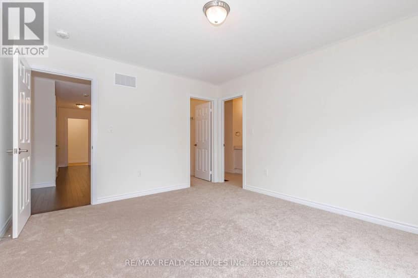 37 Royal Fern Crescent — photo 33 of 40