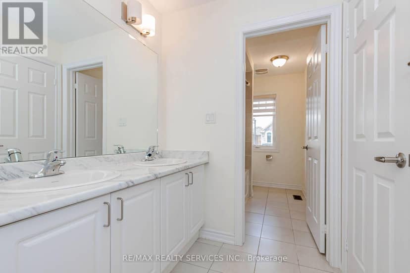 37 Royal Fern Crescent — photo 36 of 40