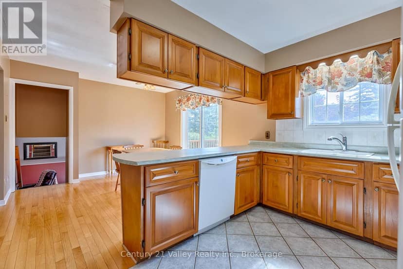 361 Sidney Avenue E — photo 12 of 40