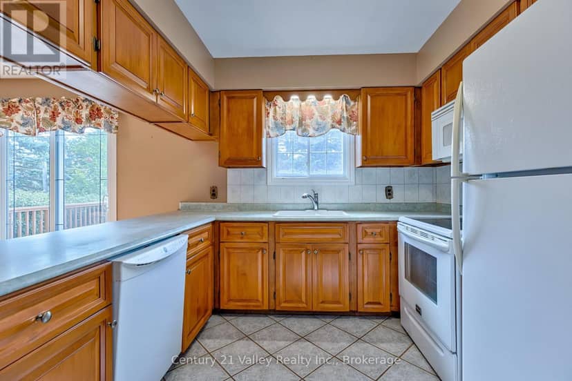 361 Sidney Avenue E — photo 16 of 40