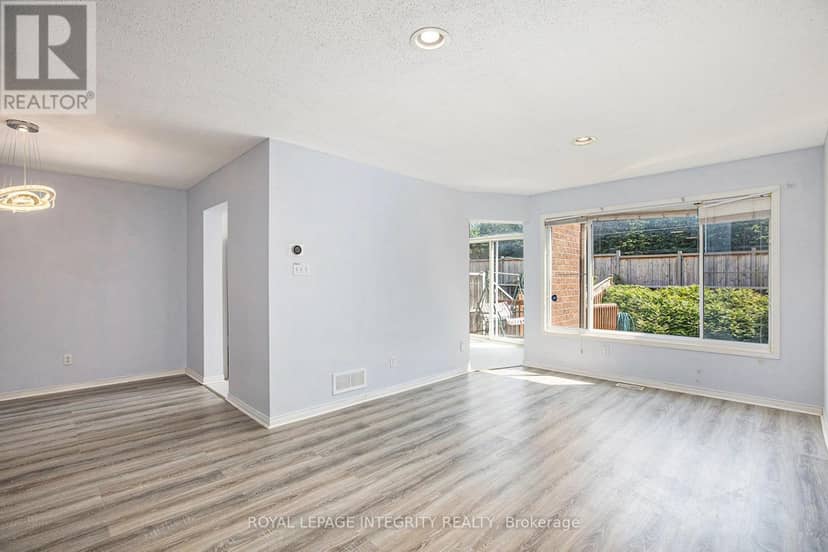 67 Landover Crescent — photo 5 of 23
