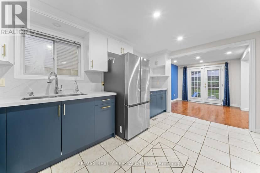 110 Steeles Crescent — photo 15 of 36
