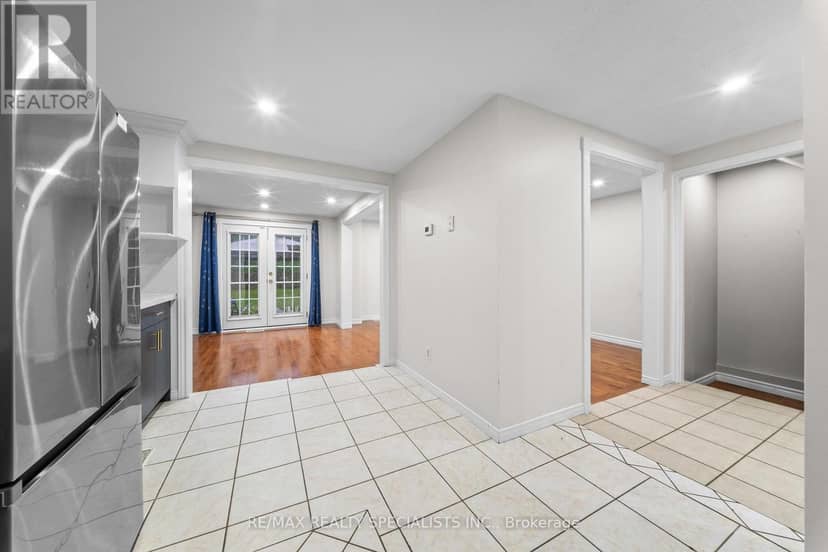 110 Steeles Crescent — photo 16 of 36