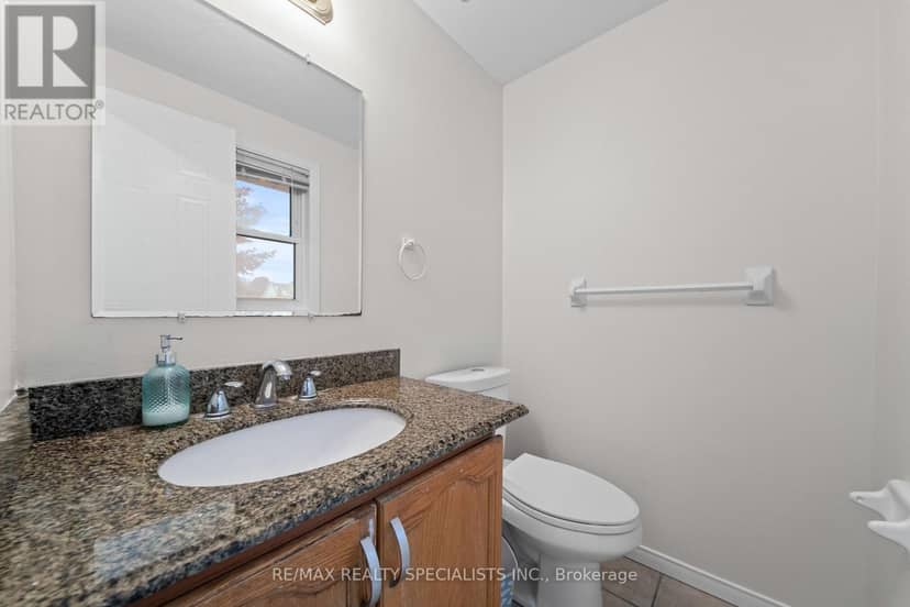 110 Steeles Crescent — photo 17 of 36