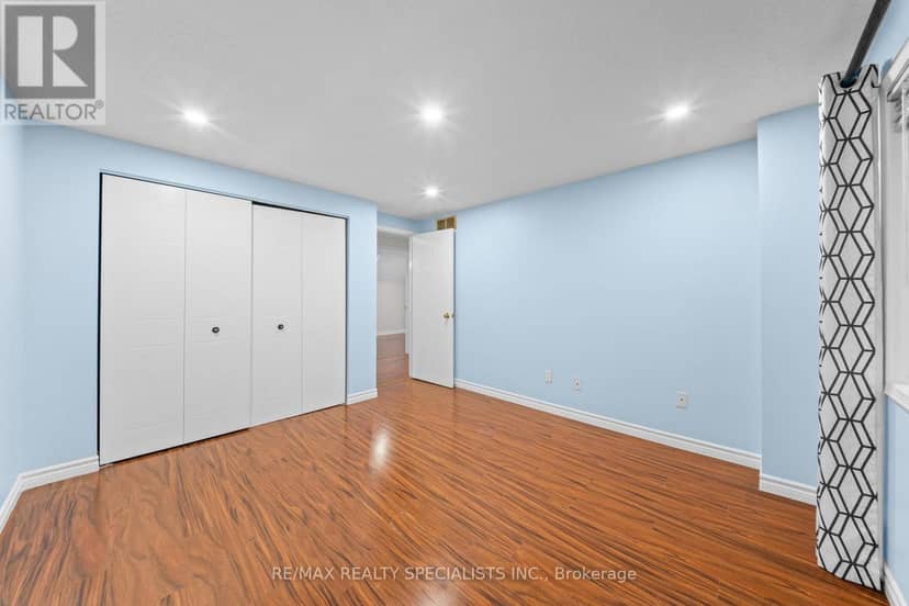 110 Steeles Crescent — photo 21 of 36