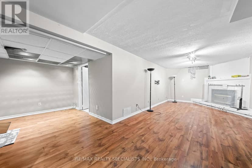 110 Steeles Crescent — photo 29 of 36