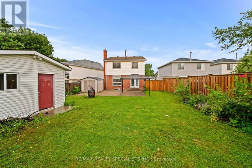 110 Steeles Crescent — photo 35 of 36