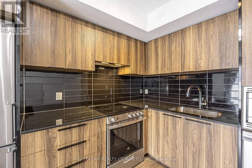 1710 - 501 Yonge Street — photo 17 of 40