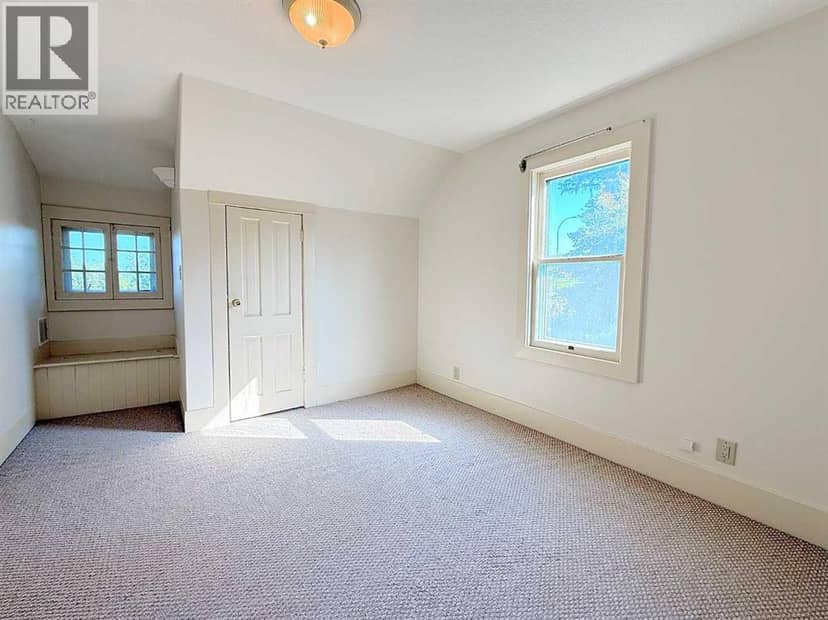 4310 50 Avenue — photo 16 of 40