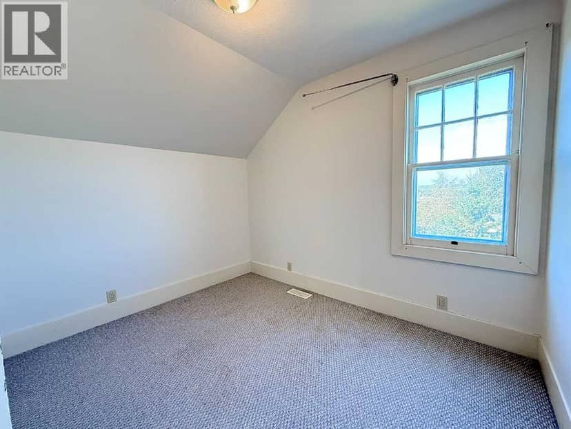 4310 50 Avenue — photo 17 of 40