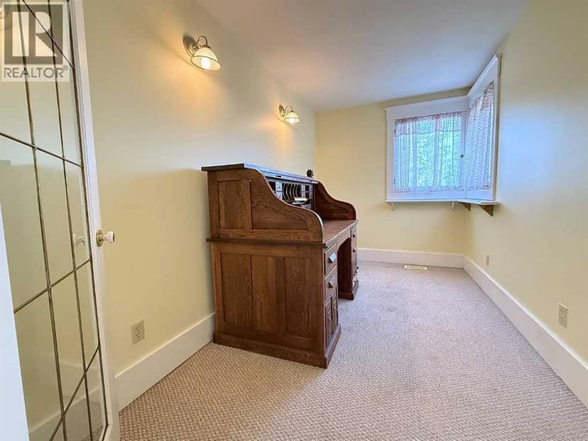 4310 50 Avenue — photo 13 of 40