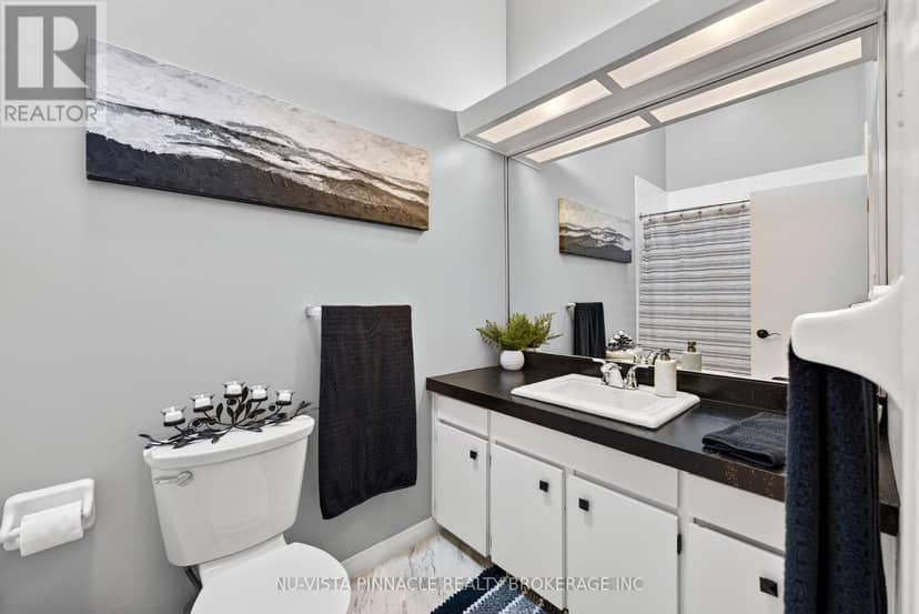 7 Arbour Glen Crescent — photo 16 of 23
