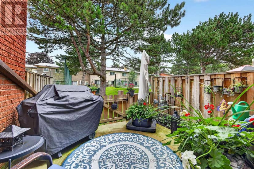 7 Arbour Glen Crescent — photo 20 of 23