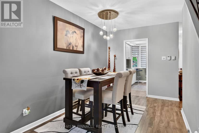 7 Arbour Glen Crescent, London East, photo 3