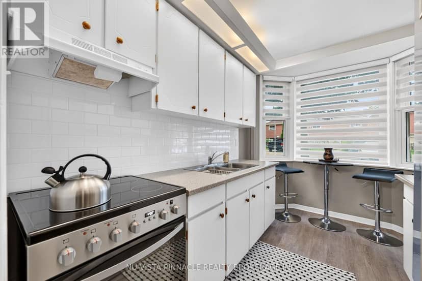 7 Arbour Glen Crescent, London East, photo 8