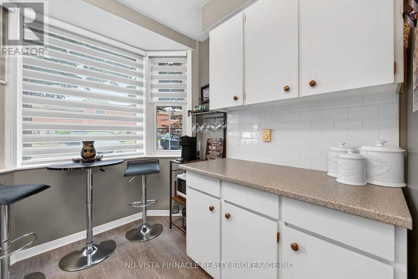7 Arbour Glen Crescent — photo 9 of 23