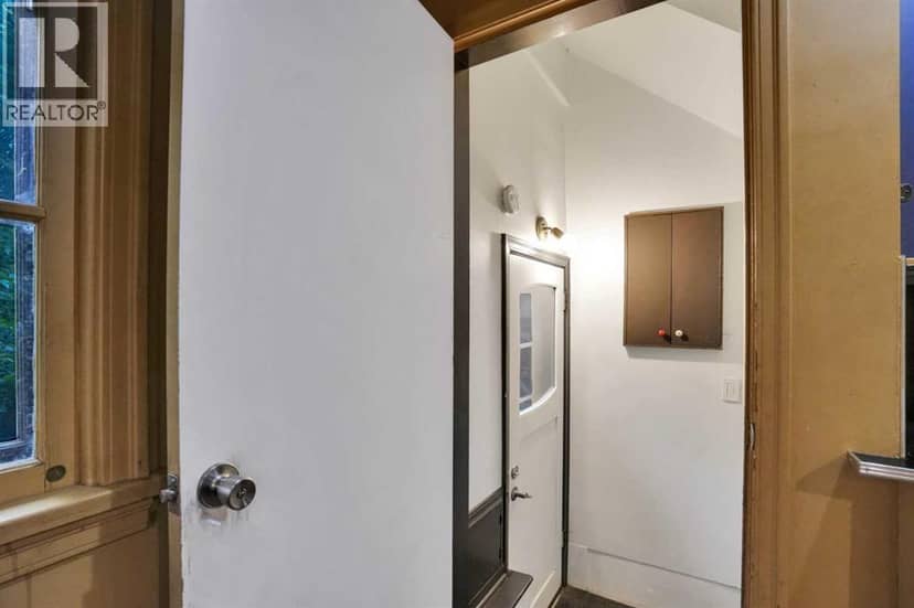 2131 16A Street SW — photo 14 of 40
