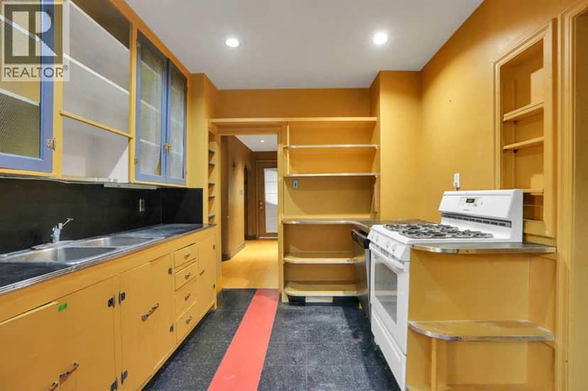 2131 16A Street SW — photo 13 of 40