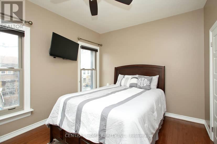 106 Carlaw Avenue — photo 10 of 22
