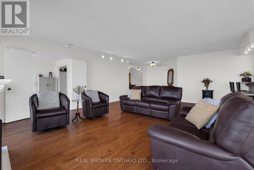 903 - 65 Ellen Street — photo 5 of 40
