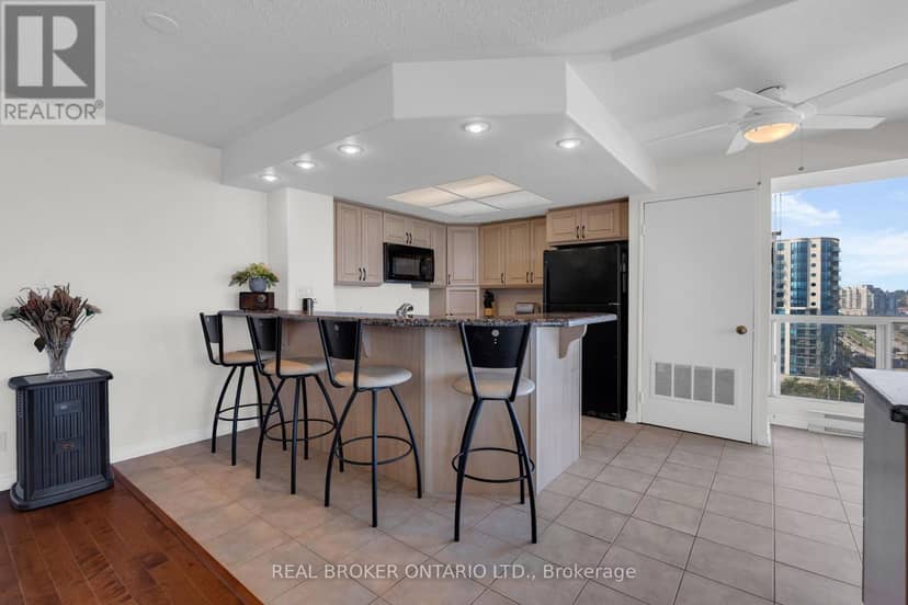 903 - 65 Ellen Street — photo 7 of 40